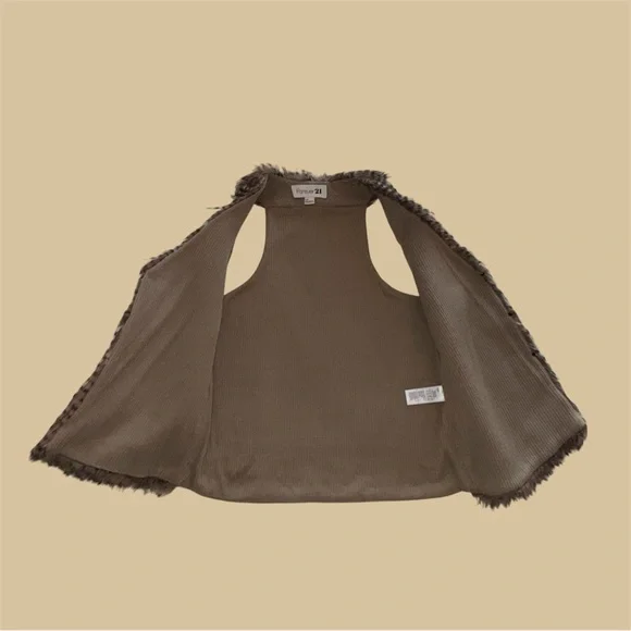 🛍️SALE🛍️ Forever 21 Faux Fur Knit Vest - Picture 5 of 7